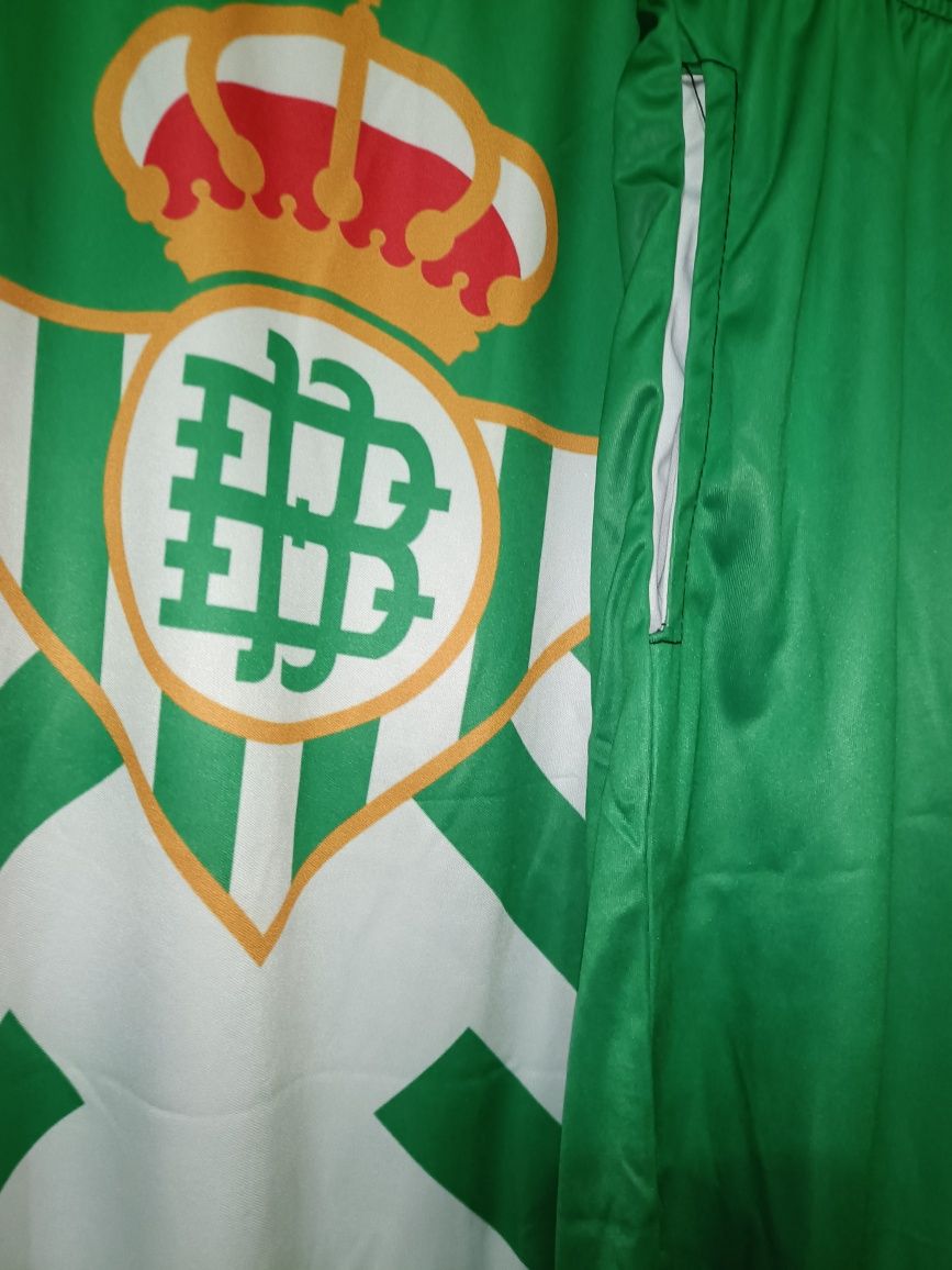 Equipamento alusivo ao Betis