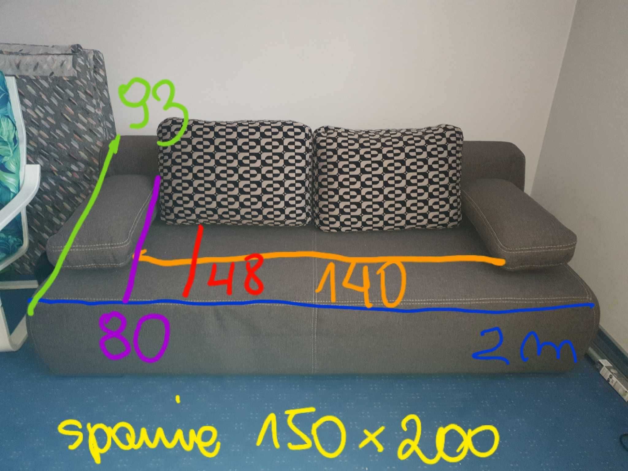Łóżko/ kanapa rozkładana beż  z poduszkami