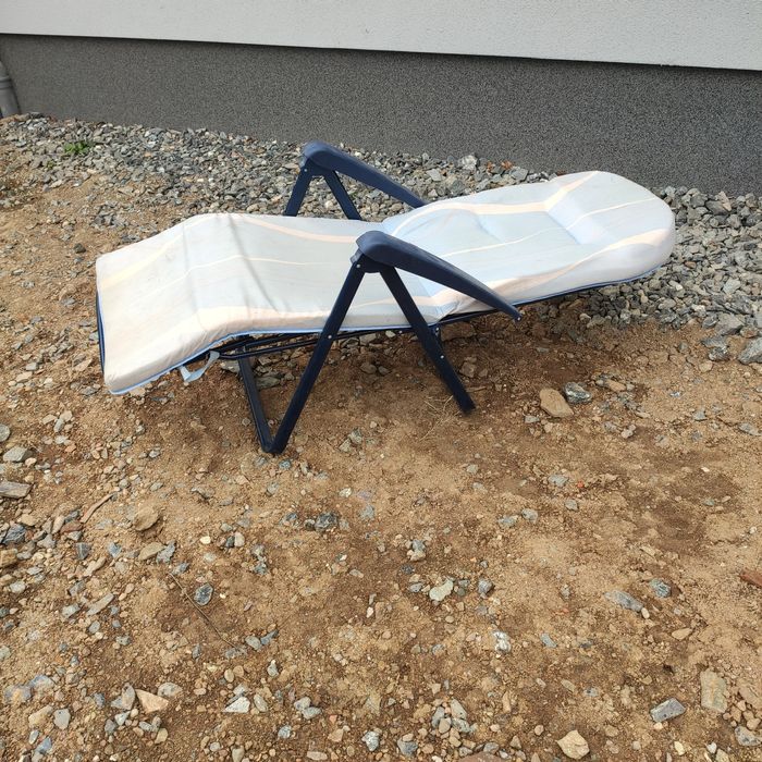 Fotel z podnóżkiem leżak