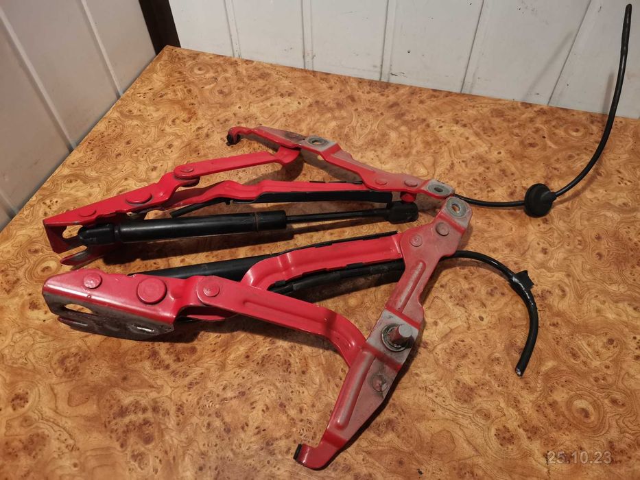 Audi A4 B5 sedan zawiasy + siłowniki tylnej klapy