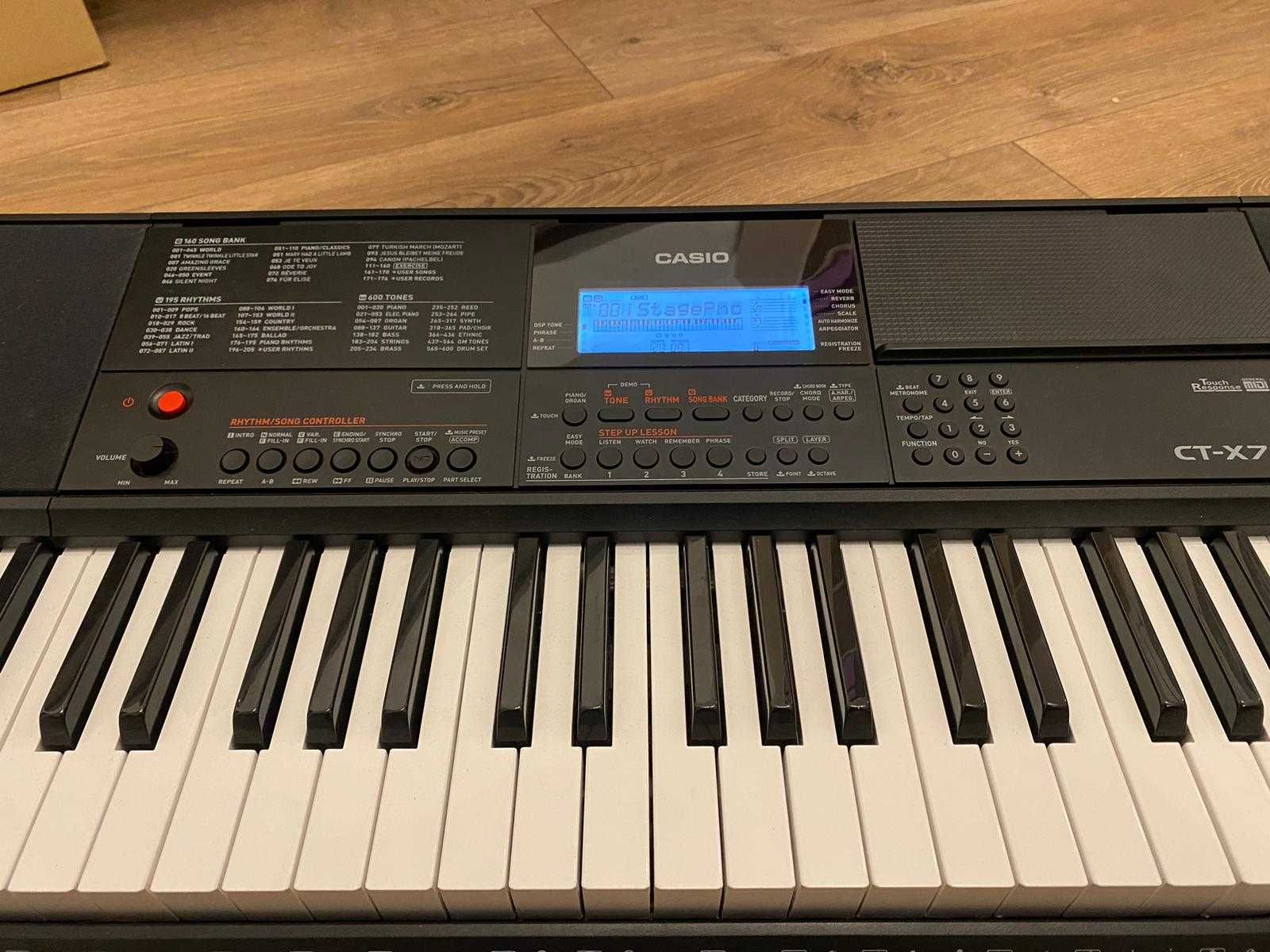 Keyboard Casio CT-X700 ze stojakiem, kablem MIDI PLUS pedał sustain.