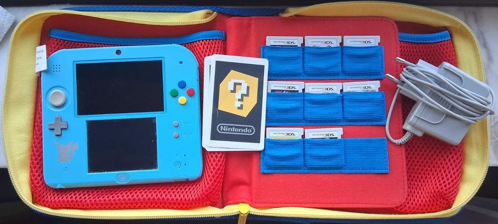 Nintendo 2DS Pokémon Sun/Moon Azul + 8 Jogos + Carregador + Estojo