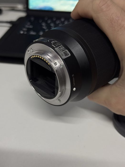 Об'єктив Sony FE 28 - 70 F 3.5 - 5.6 OSS гарний стан