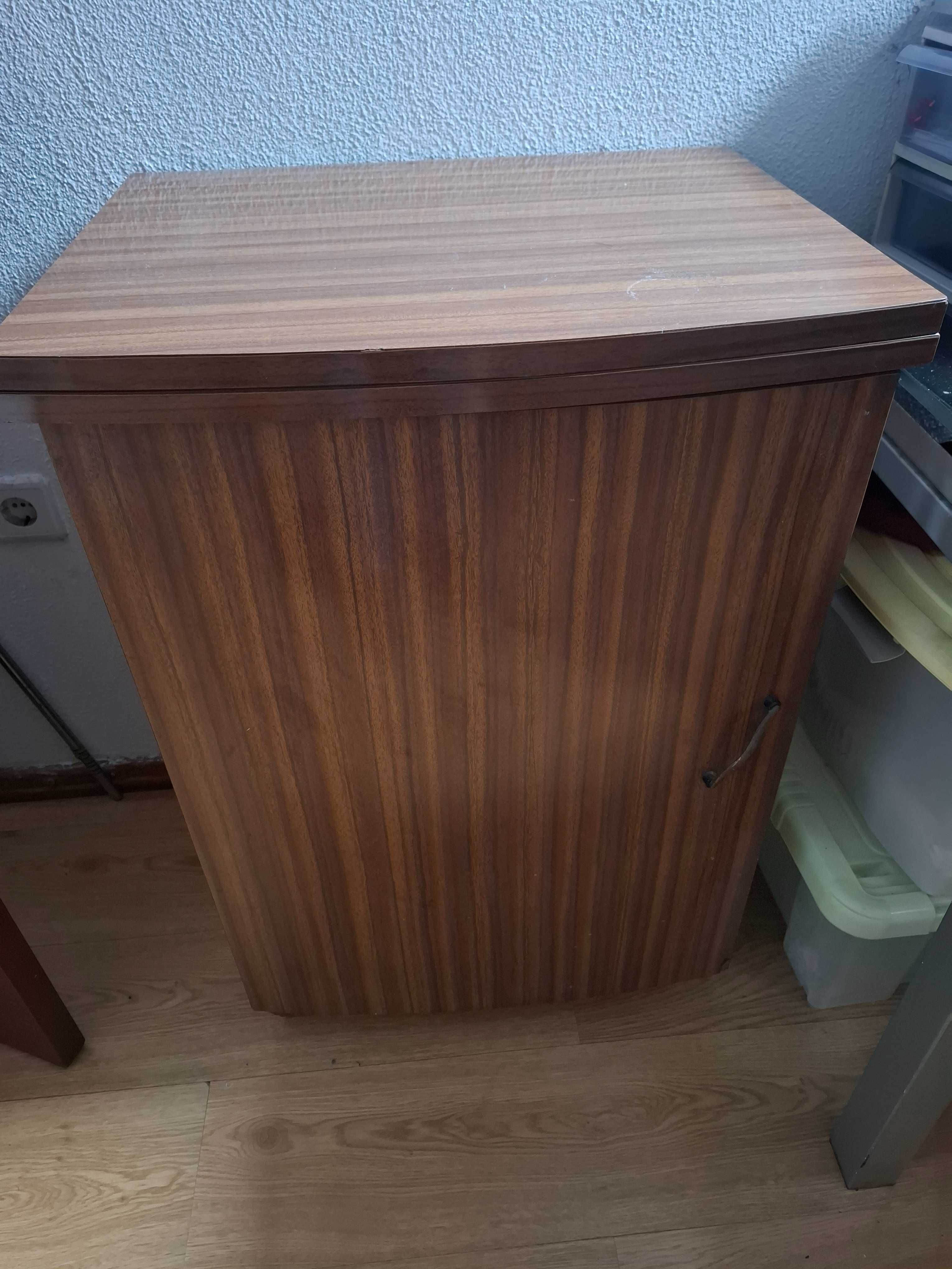 Máquina de Costura Singer com mesa, antiga