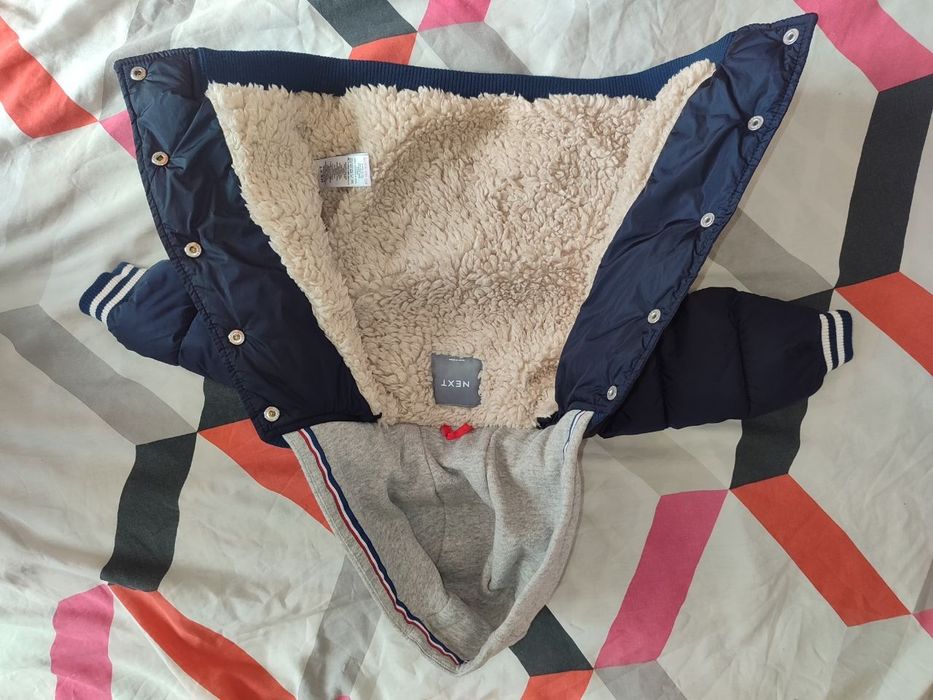 Демисезонная курточка  с капюшоном на заклепках.фирма Next.
Размер 9-1