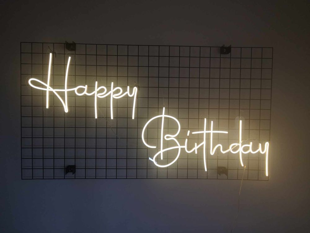 Happy birthday ledon neon ślubny na ściankę led