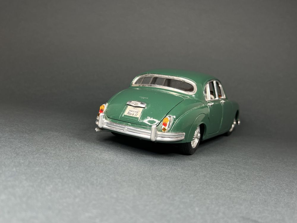 Jaguar Mark 2 модель машинка 1:18 Maisto