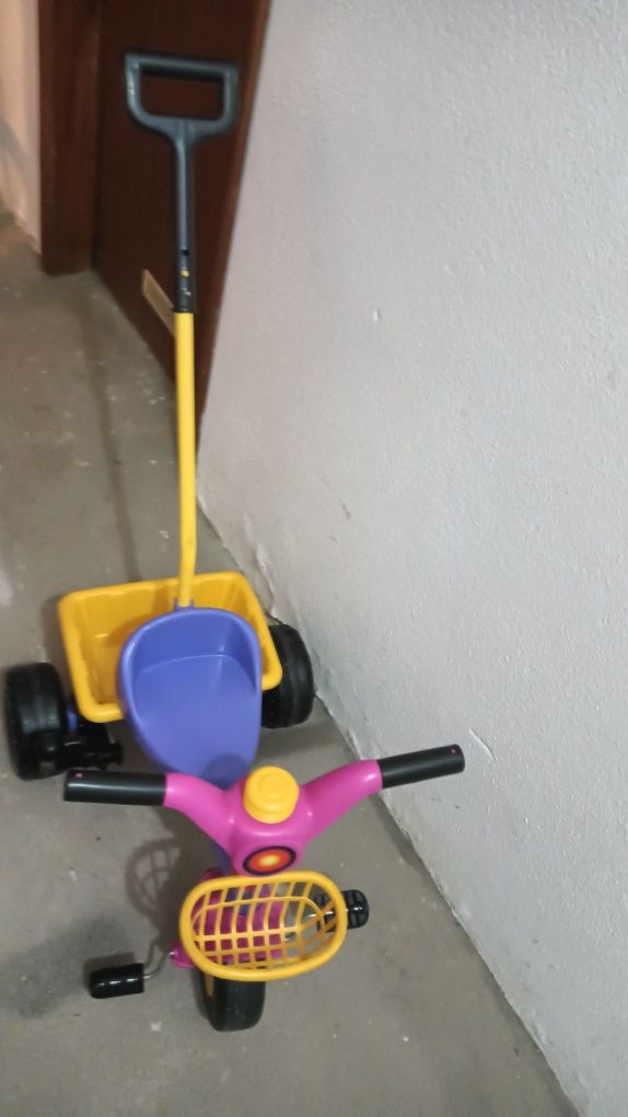 Triciclo evolutivo com cesta em óptimo estado 20€