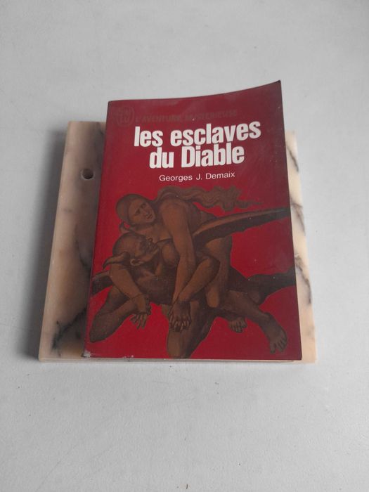 Livro PA-6 -Georges J. Demaix- les esclaves du diable