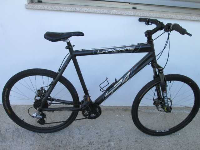 Bicicleta  de  mantanha  26     com  travoes   de  disco