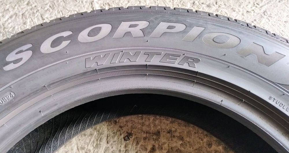 Шини зимові R17 215/65 Pirelli Scorpion Winter