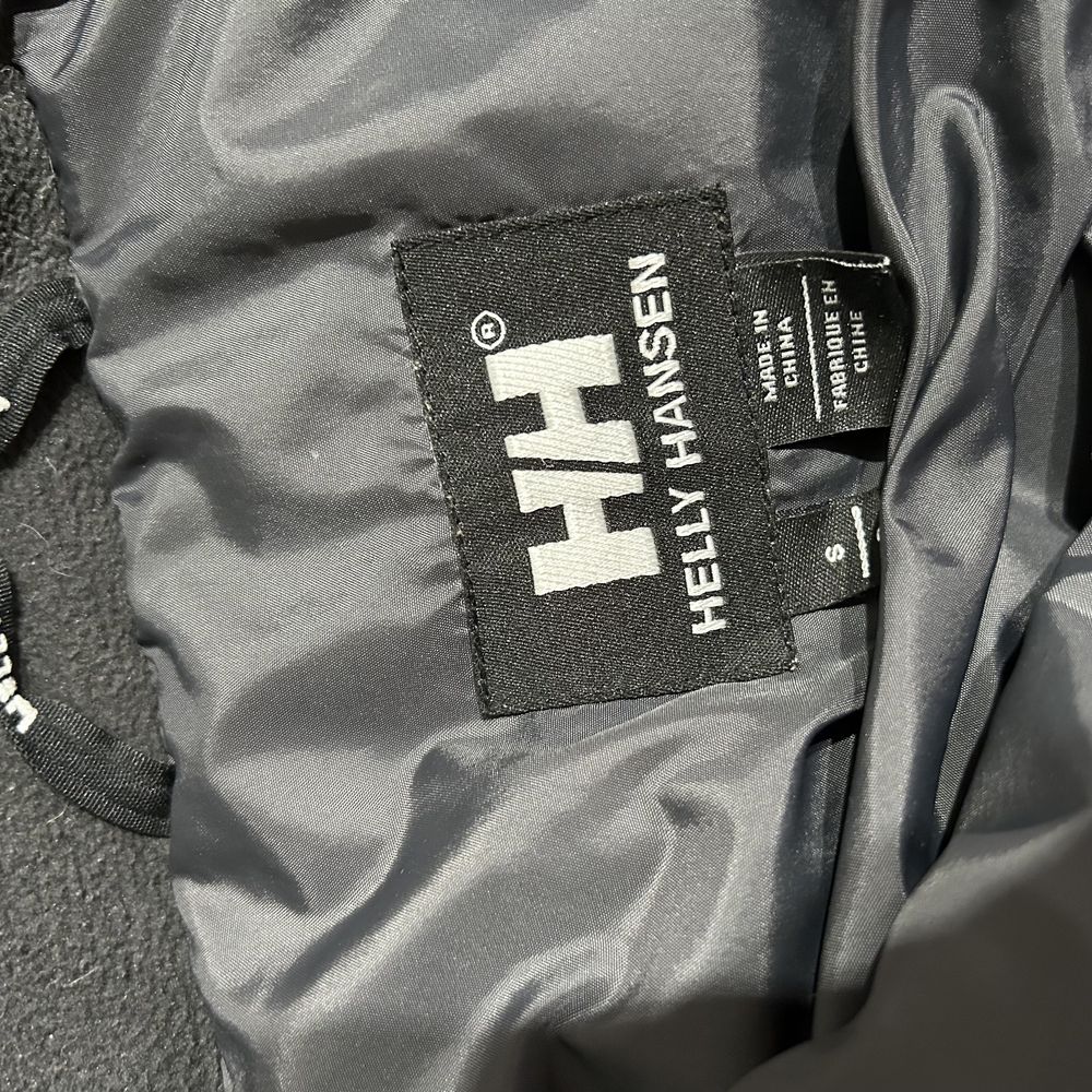 Kurtka Helly Hansen puchowa HH liliowa mini logo print