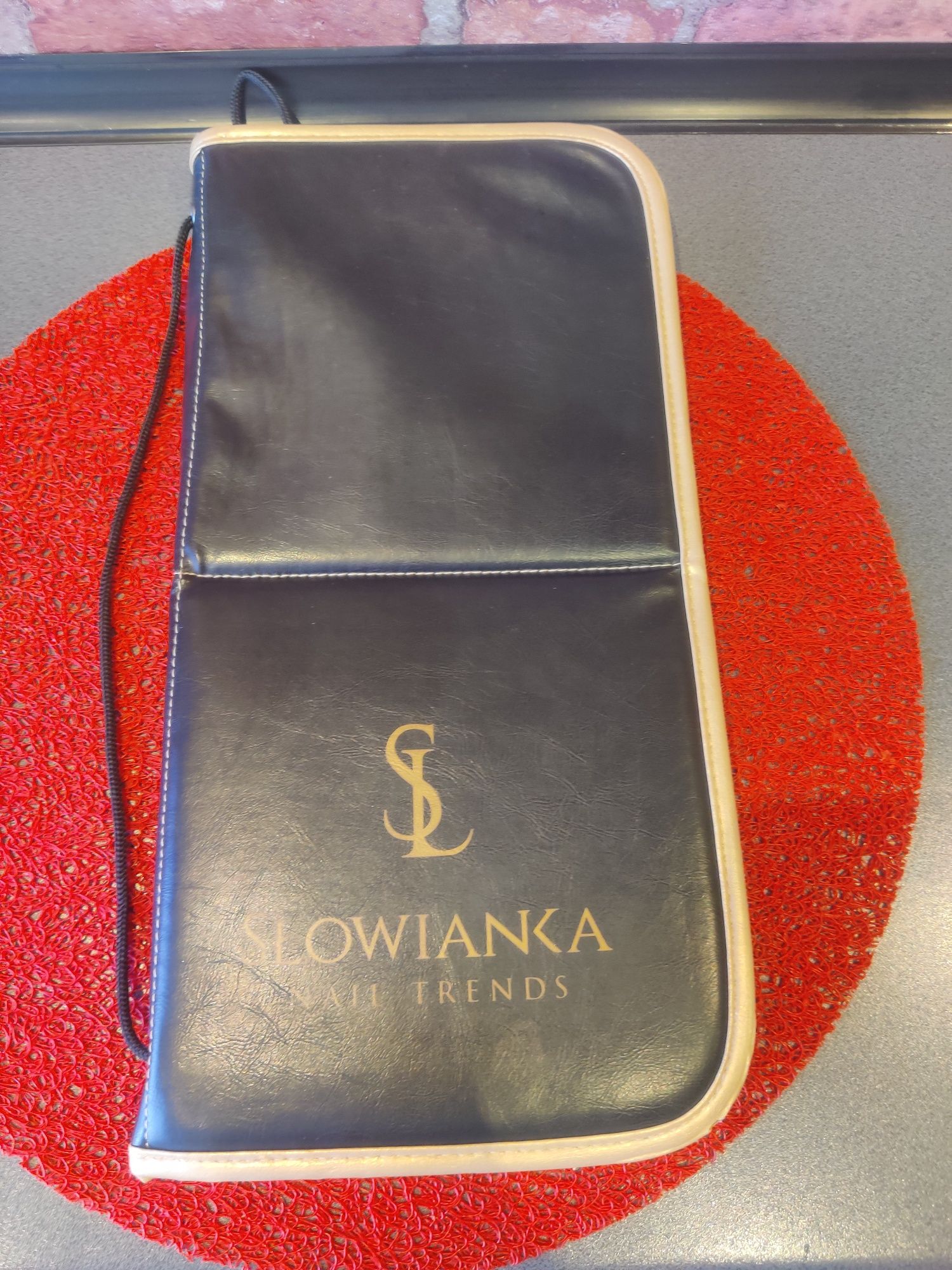 Piórnik na pędzle+podłokietnik pod dłonie Manicure