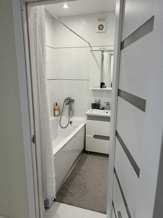 Гарна квартира поруч з Озером Виставка