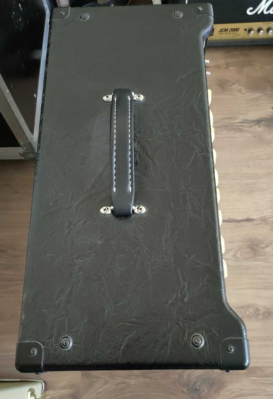 Bugera V22 wzmacniacz lampowy