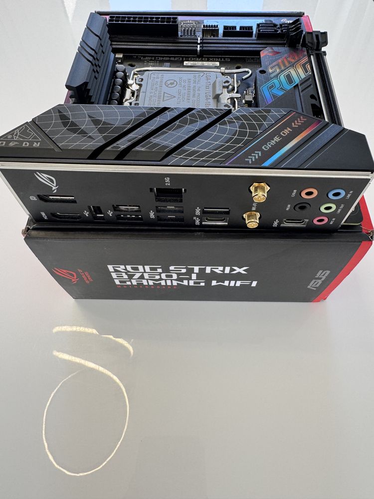 Płyta główna Mini ITX ASUS STRIX B760-I Gaming Wifi