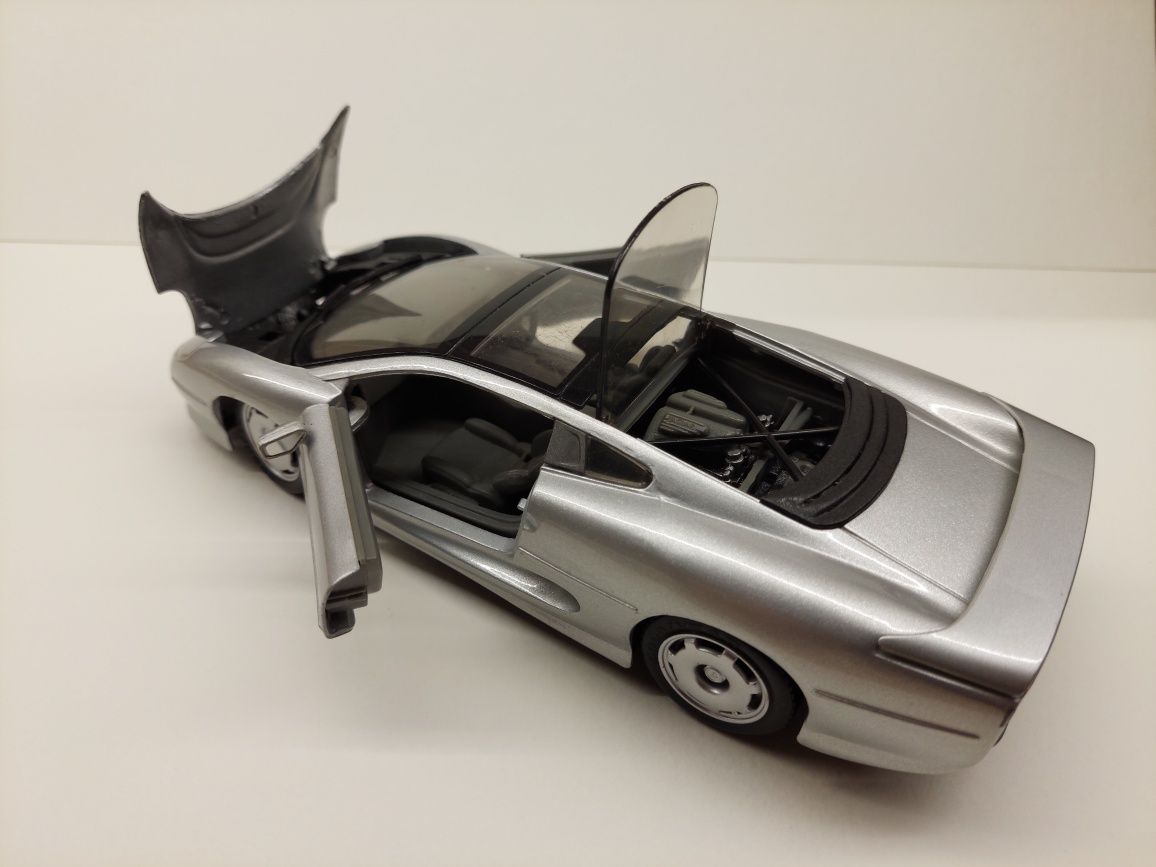 Model auta Jaguar XJ220   1,24
