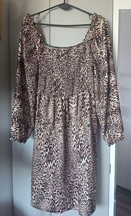 Sukienka w panterkę
