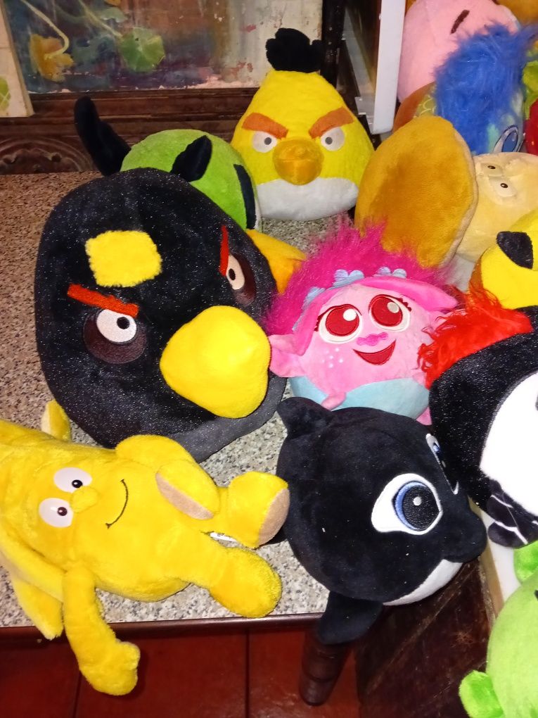 Conjunto de 35 Peluches Diversos