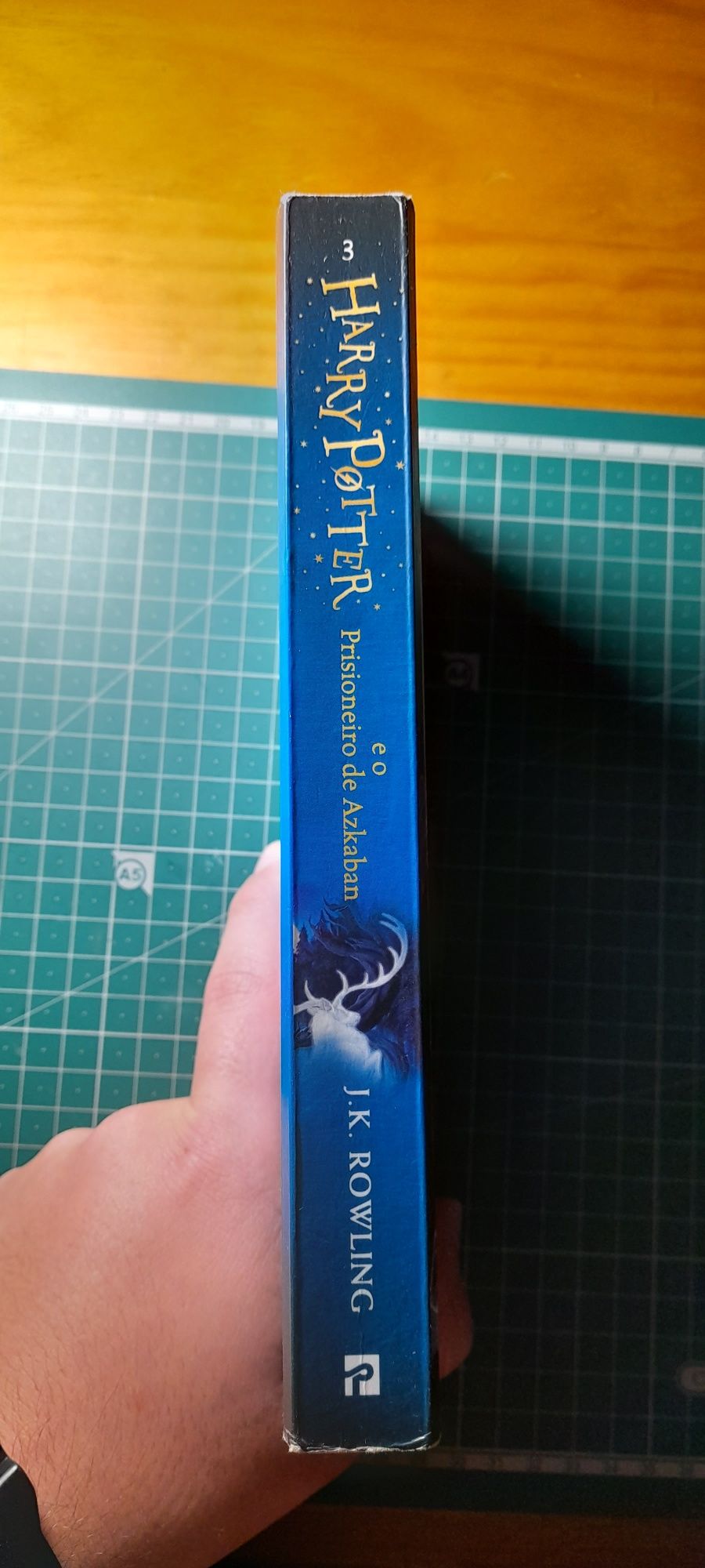 Livro "Harry Potter e o prisioneiro de Azkaban"