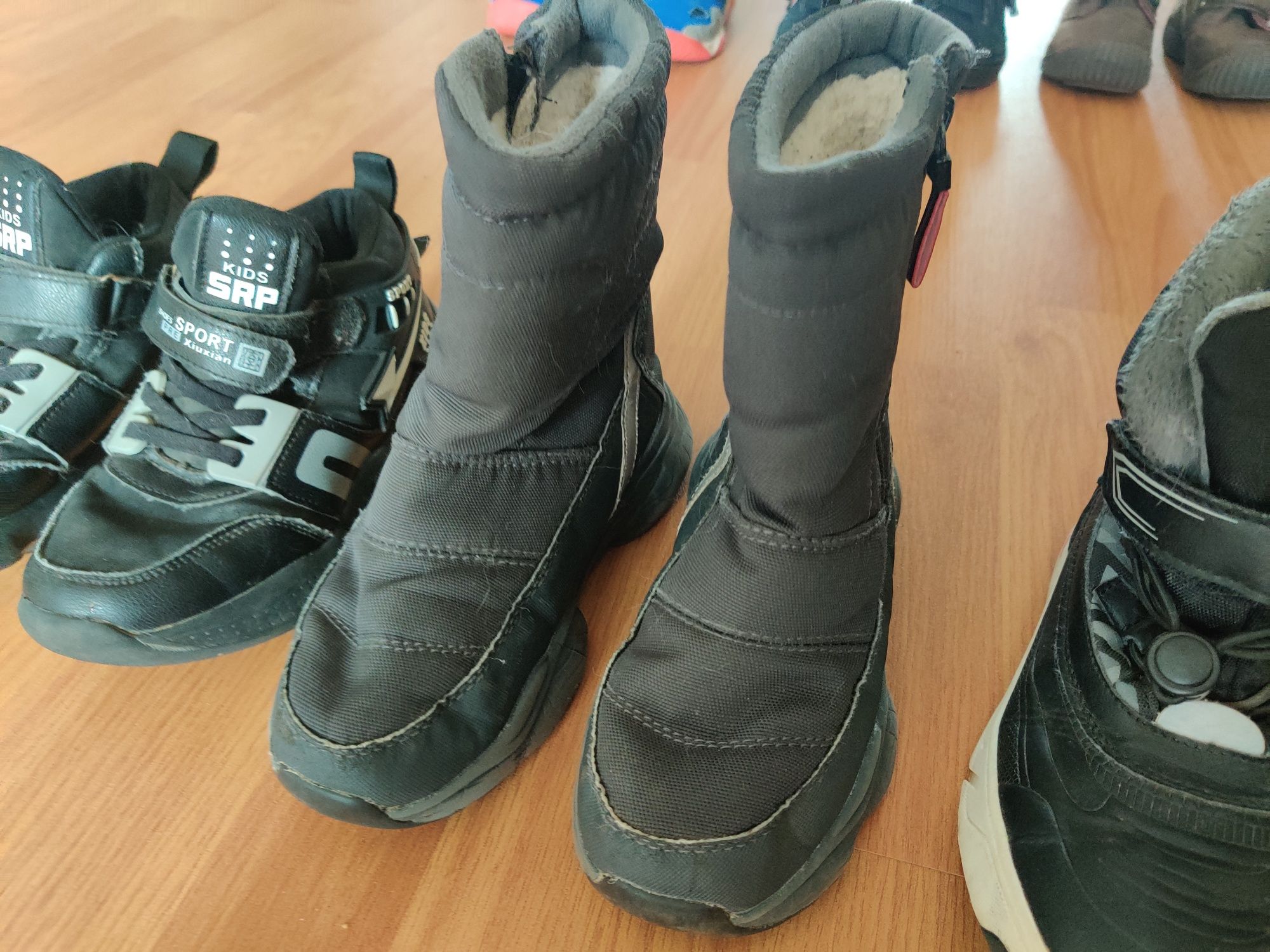Взуття дитяче 4 пари за 600 грн.(розміри33-37)