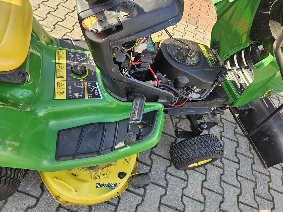 Kosiarka traktorek.  Pług do śniegu John Deere.