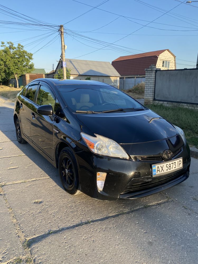 Toyota Prius 2015г