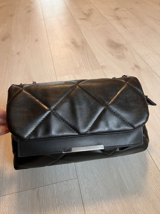 Жіноча сумочка з ланцюжком