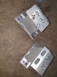 Кронштейн усилителя переднего бампера  Toyota Prius 30 5701347040 клык