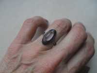 Stary srebrny pierścionek z różowym kwarcem