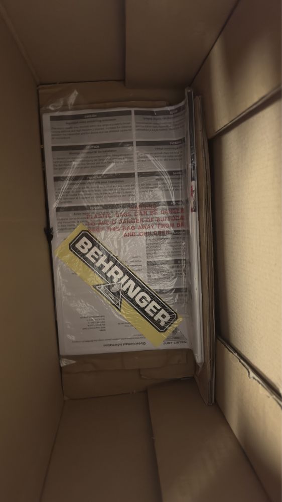 Amplificador BEHRINGER