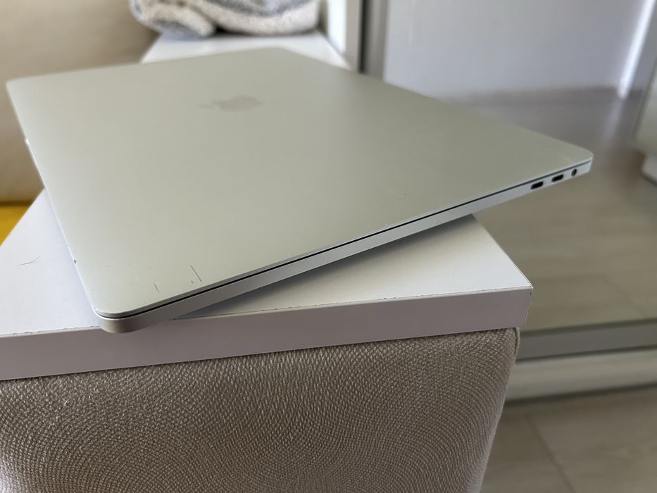 Macbook Pro 15, 2018г., идеал!