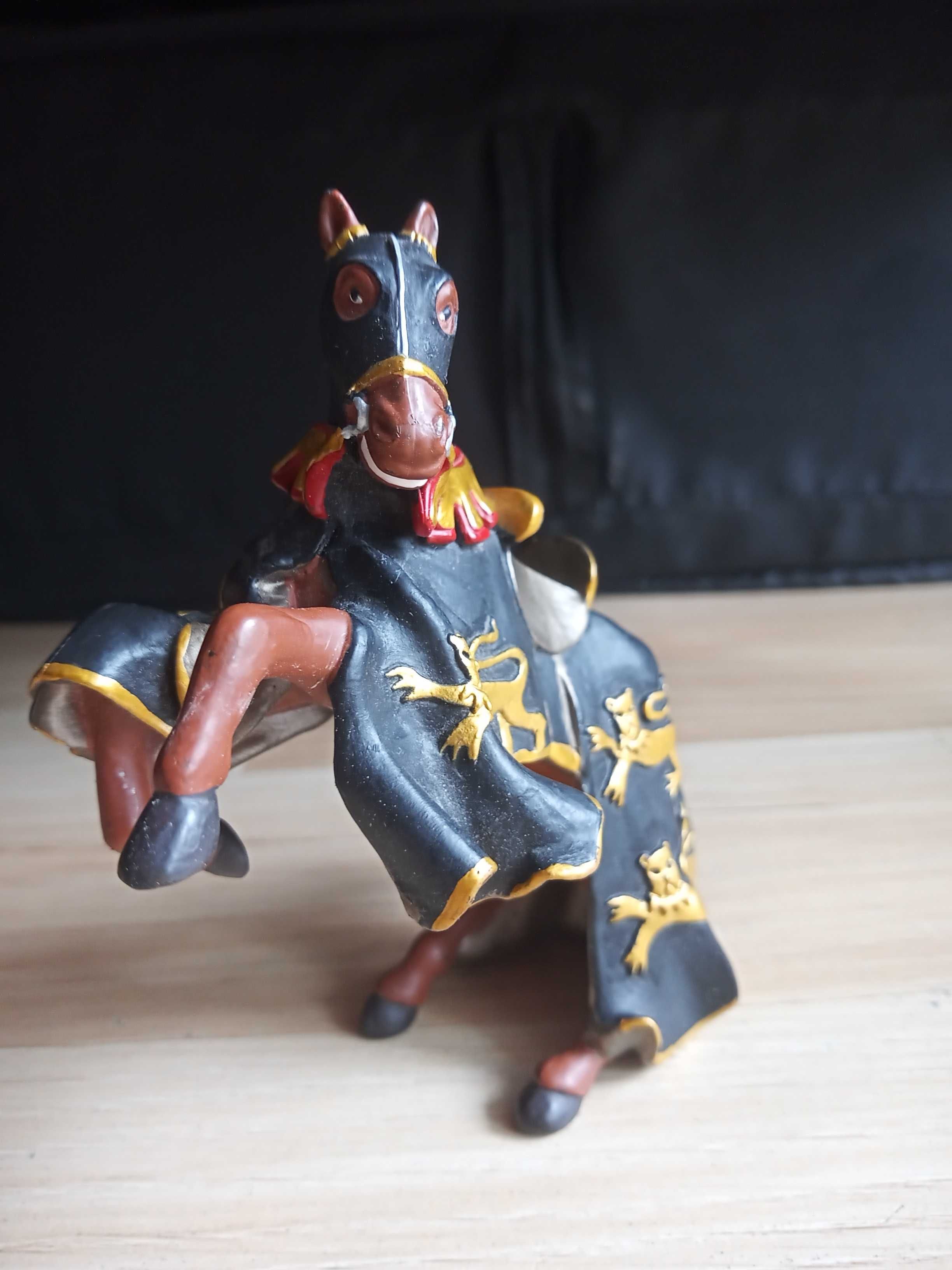 Koń bojowy rycerski turniejowy figurka średniowiecze Papo 2005