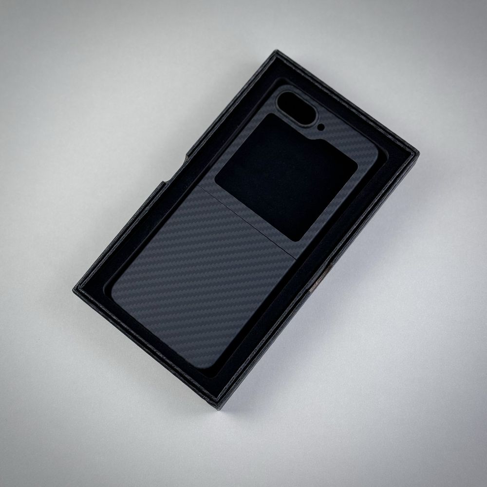 Карбоновый чехол Galaxy Flip 6