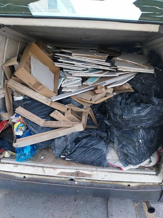 Recolhas de entulhos móveis madeiras sucatas telhas etc