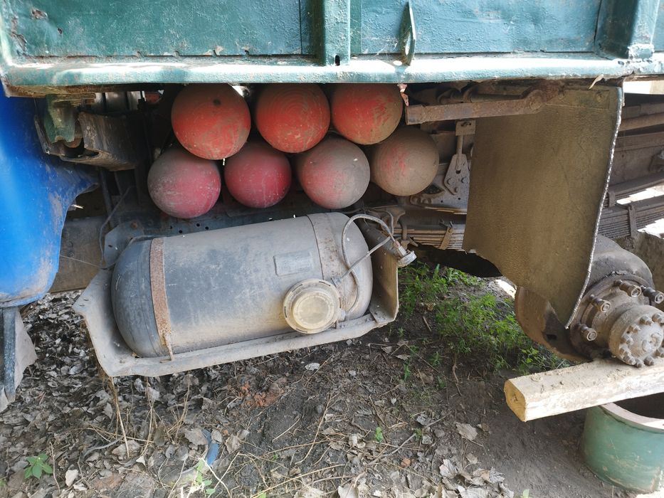 ЗІЛ розборка 4502 по запчастинам або все разом газ 3307 є лобове скло