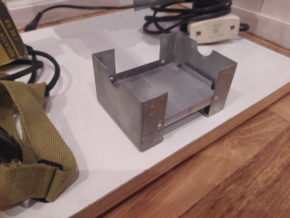 Kuchenka turystyczna na tabletki składana