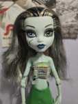 Monster high Frankie stein scaris + buty + stojak