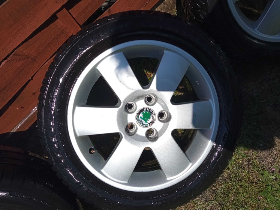 Alufelgi rozmiar 15 felgi aluminiowe Skoda opony 185/55 R15 goodyear