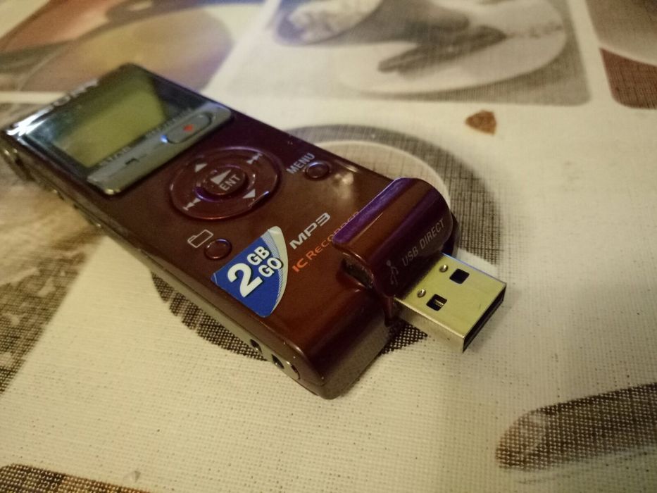 Диктофон стерео Sony ICD-UX200 2Gb