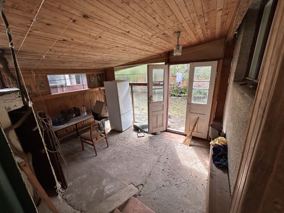 5-кімнатний будинок з площею 0,25 га с. Мочола 6 км від Берегова