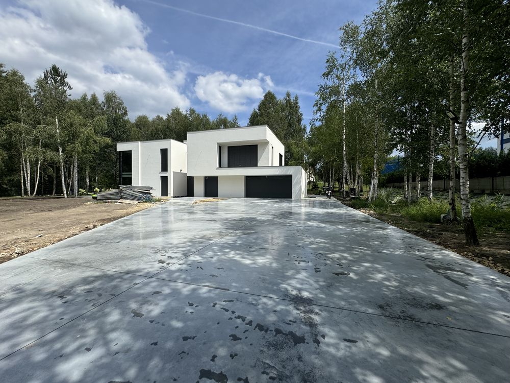 Podjazdy betonowe, podjazdy pod dom, beton architektoniczny polerowany