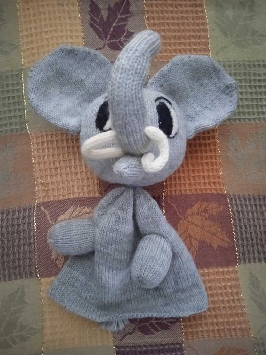 Мягкая игрушка на руку или шапочка детская Слон
