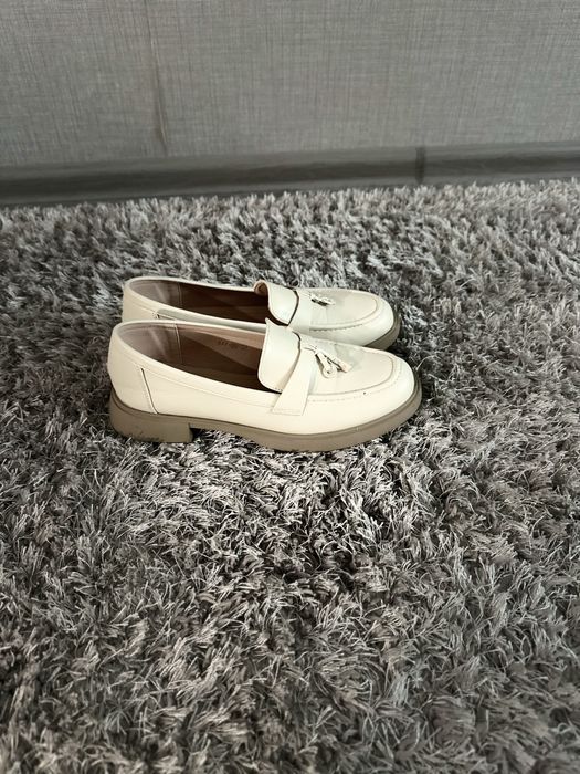 Продам лофери 37 розмір, дуже гарні в новому стані.