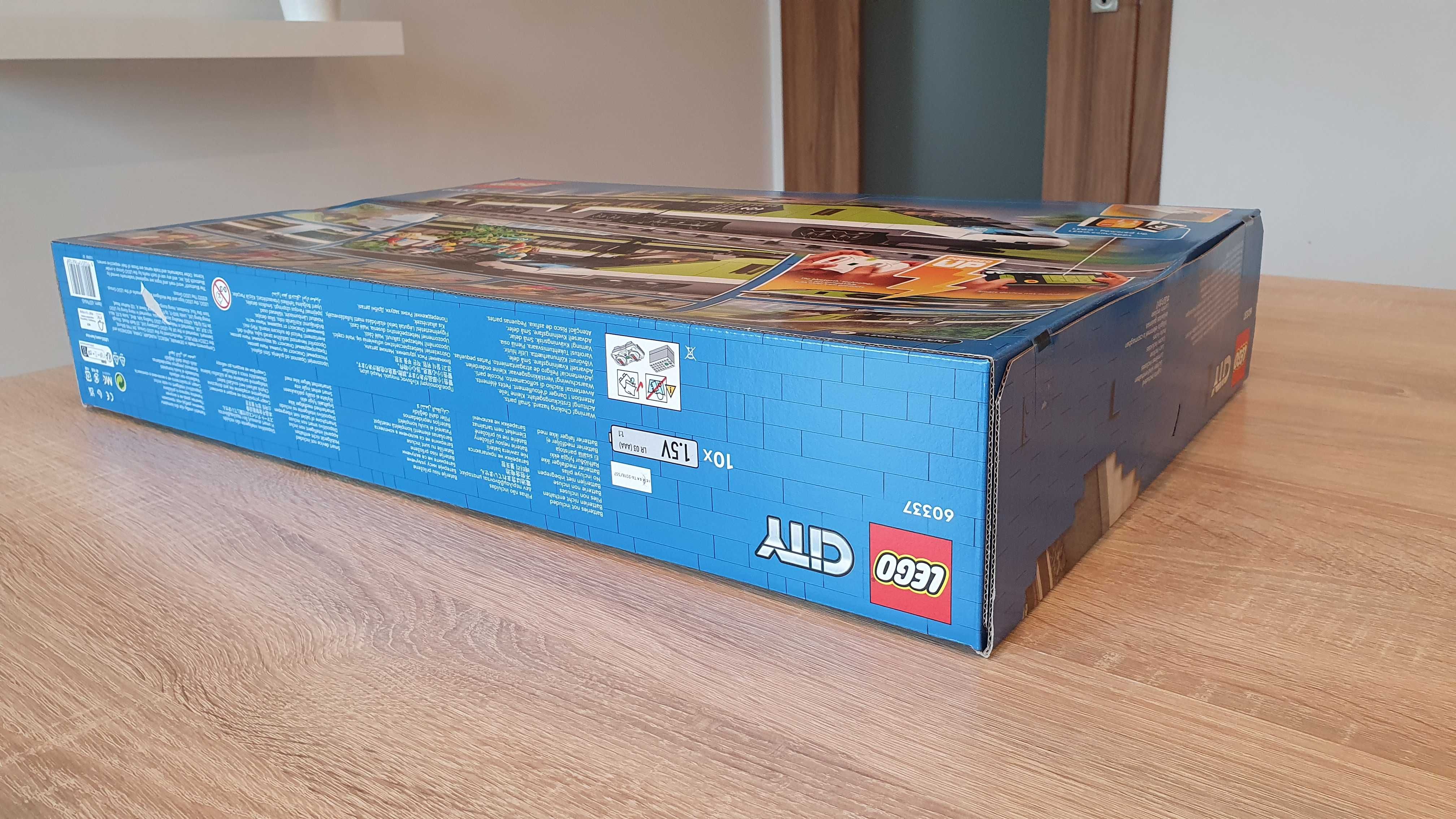 LEGO 60337 City - Ekspresowy pociąg pasażerski zielony na baterie