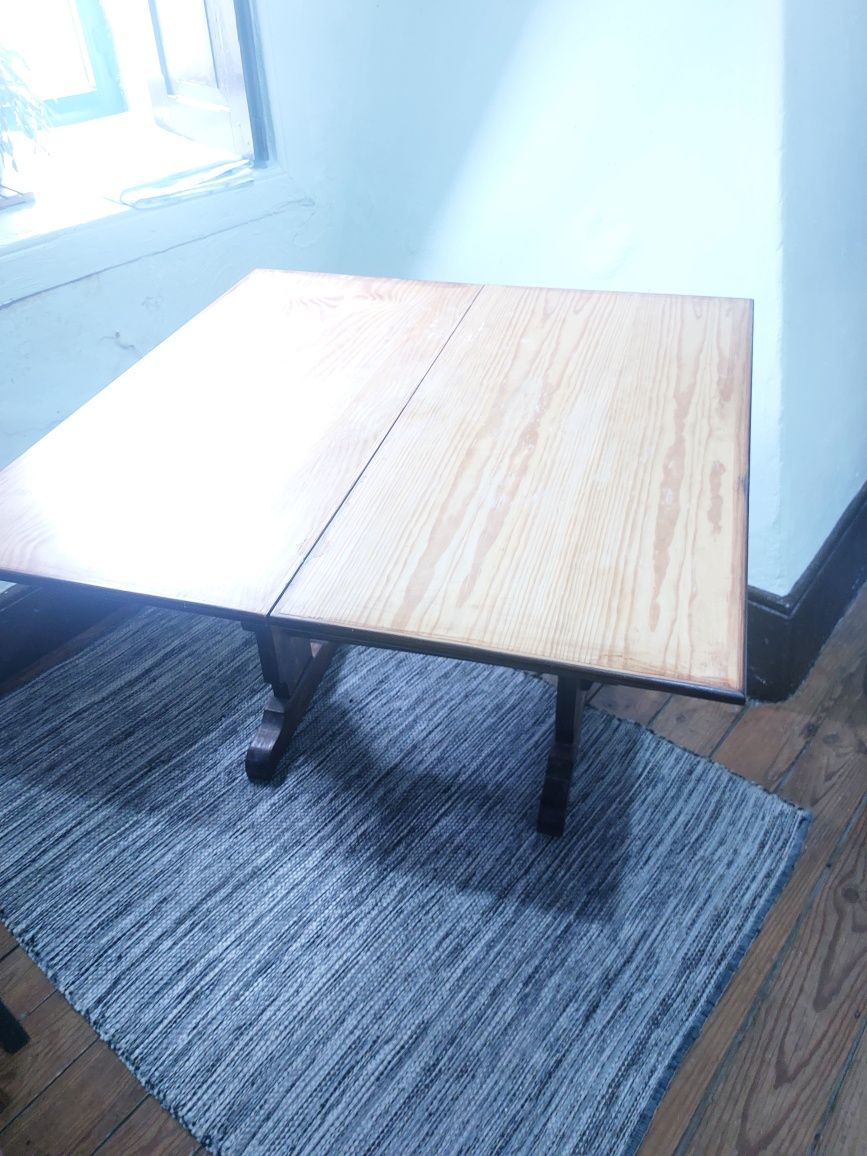 Mesa de cozinha em pinho