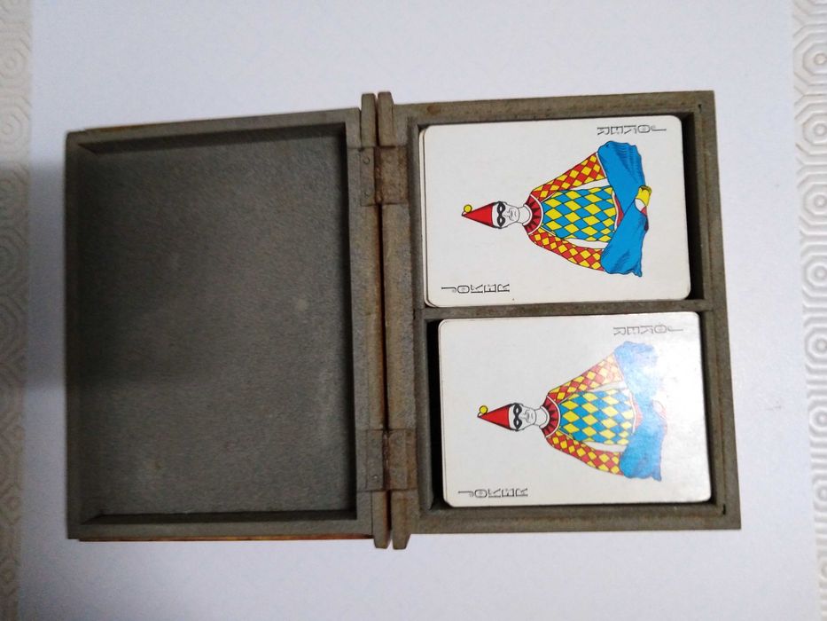 Caixa Madeira + 2 Baralhos Cartas "Tempográfica SARL Lourenço Marques"