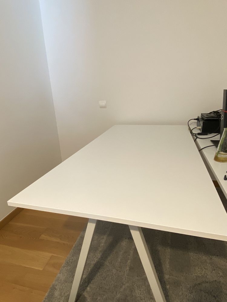 Mesa de escritório como nova