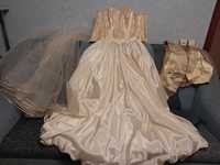 Неймовірно гарна, ніжна весільна сукня, фата