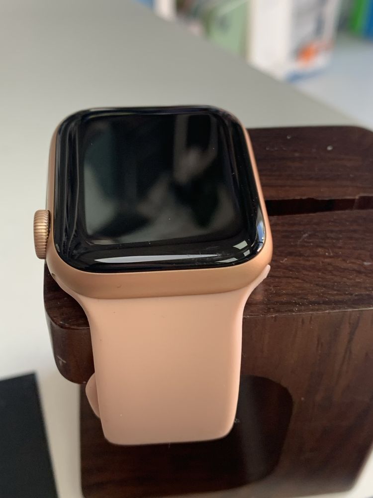 Оригінальні apple watch series 5 40  rose gold